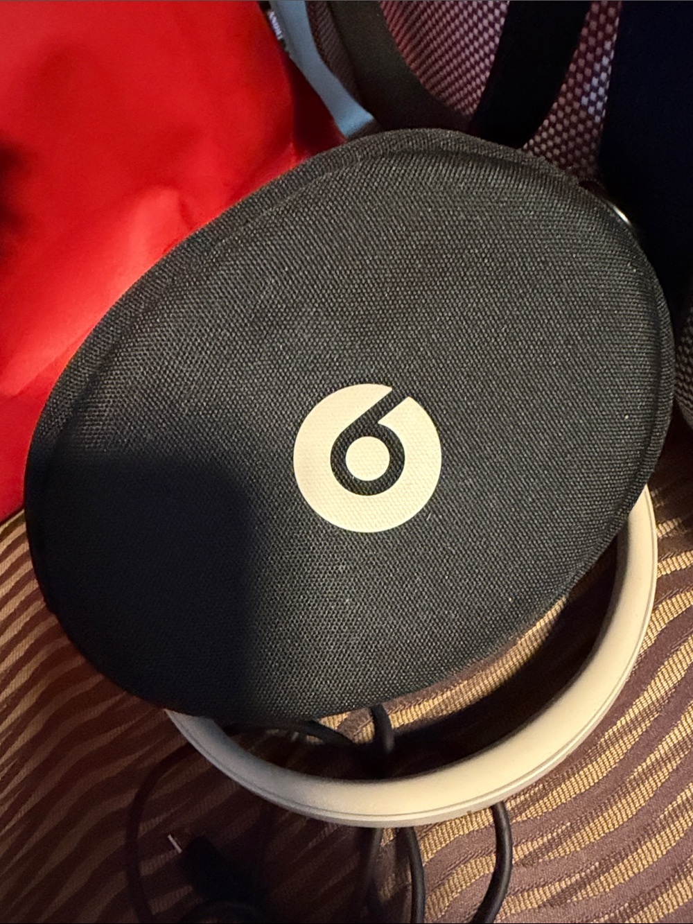 Beats by Dre Solo3 Wireless On-Ear Headphones - White - Picture 4 of 5
